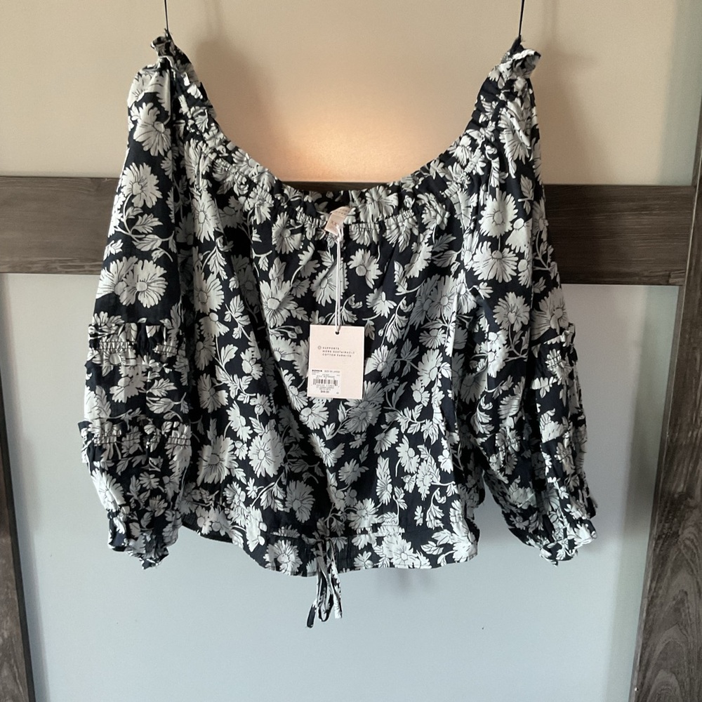 NWT- off the shoulder top